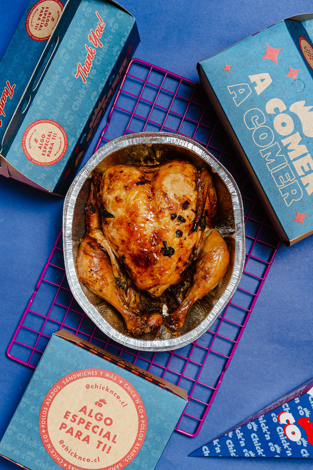 Fotografía gastronómica pollo rostizado embalaje delivery Santiago
