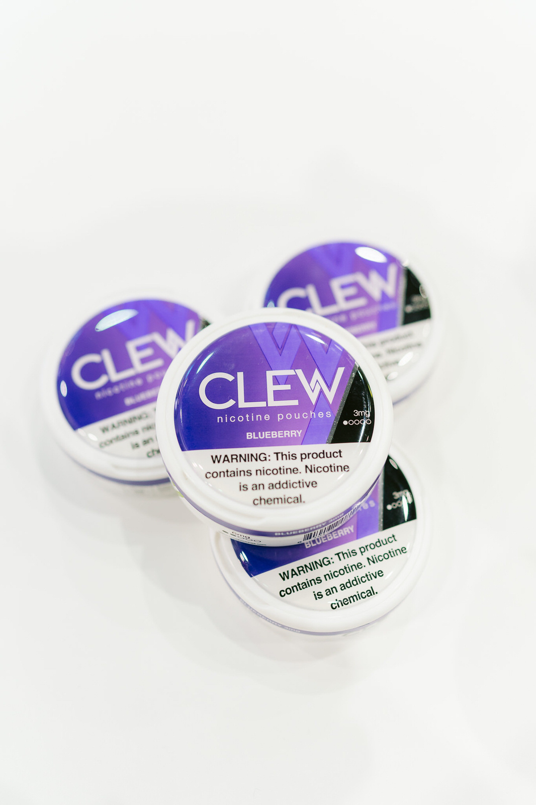 Clew World Vaper Show 2025 — producto latas tarjetas
