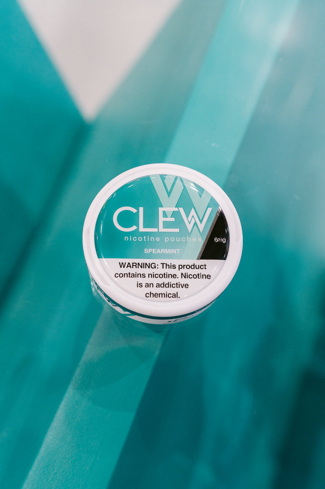 Clew World Vaper Show 2025 — superficie turquesa logo