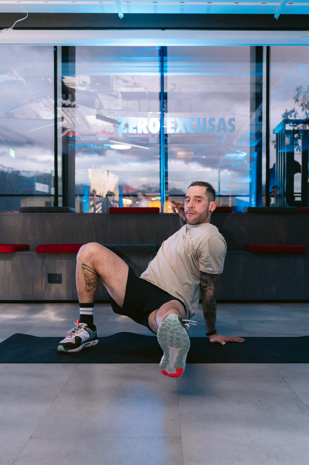Red Bull RB Zero — hombre ejercicio soga interior
