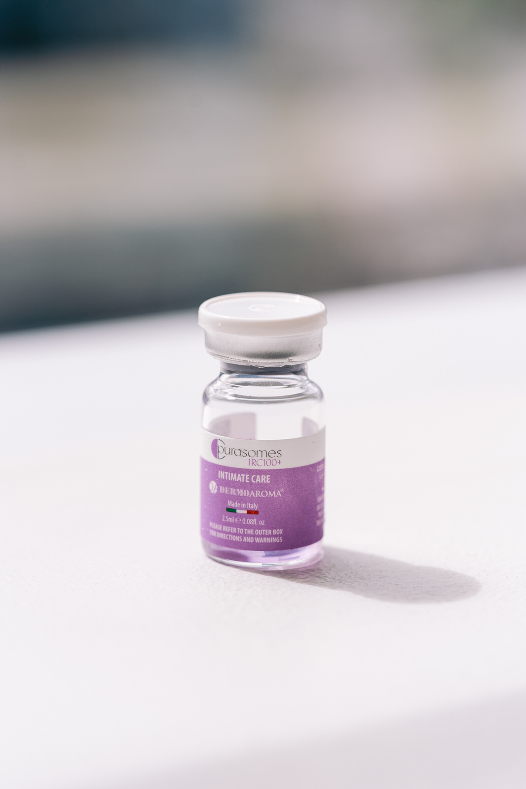 CDM Medical — Purasomes ampolla violeta fondo blanco