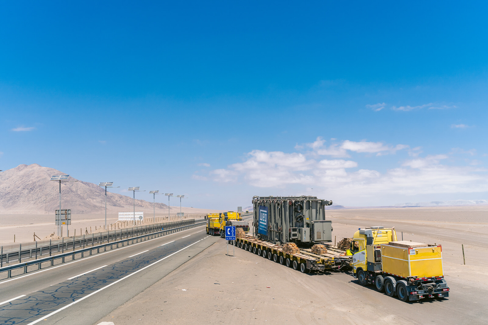 WEG Transformador Antofagasta — convoy carretera baranda