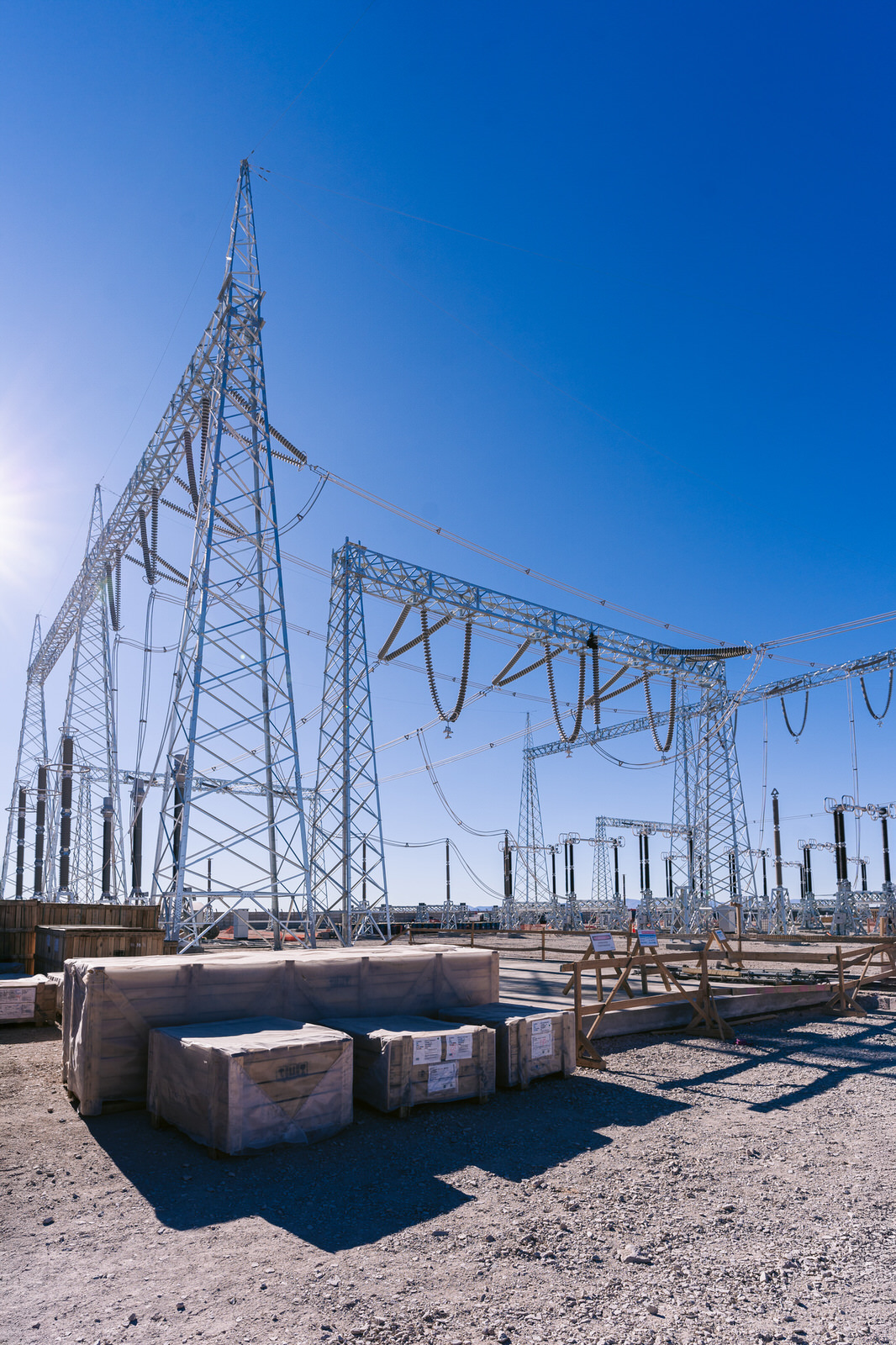 WEG Transformador Antofagasta — torres transmision cielo despejado