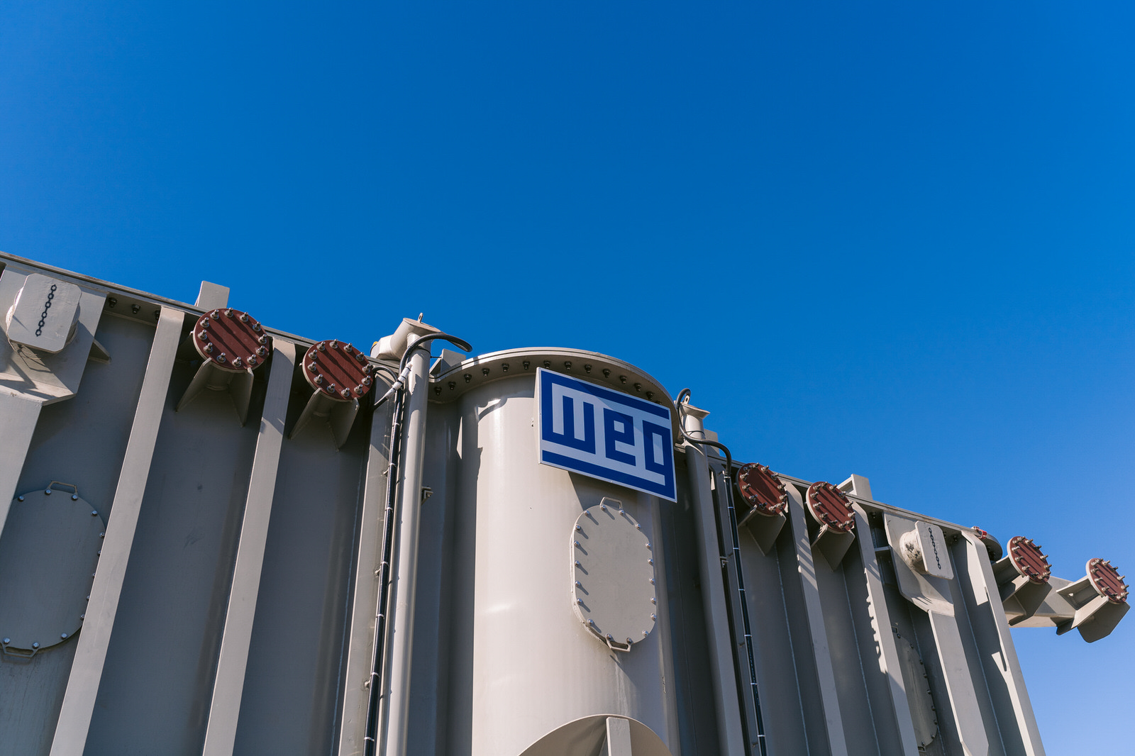 WEG Transformador Antofagasta — transformador primer plano logo