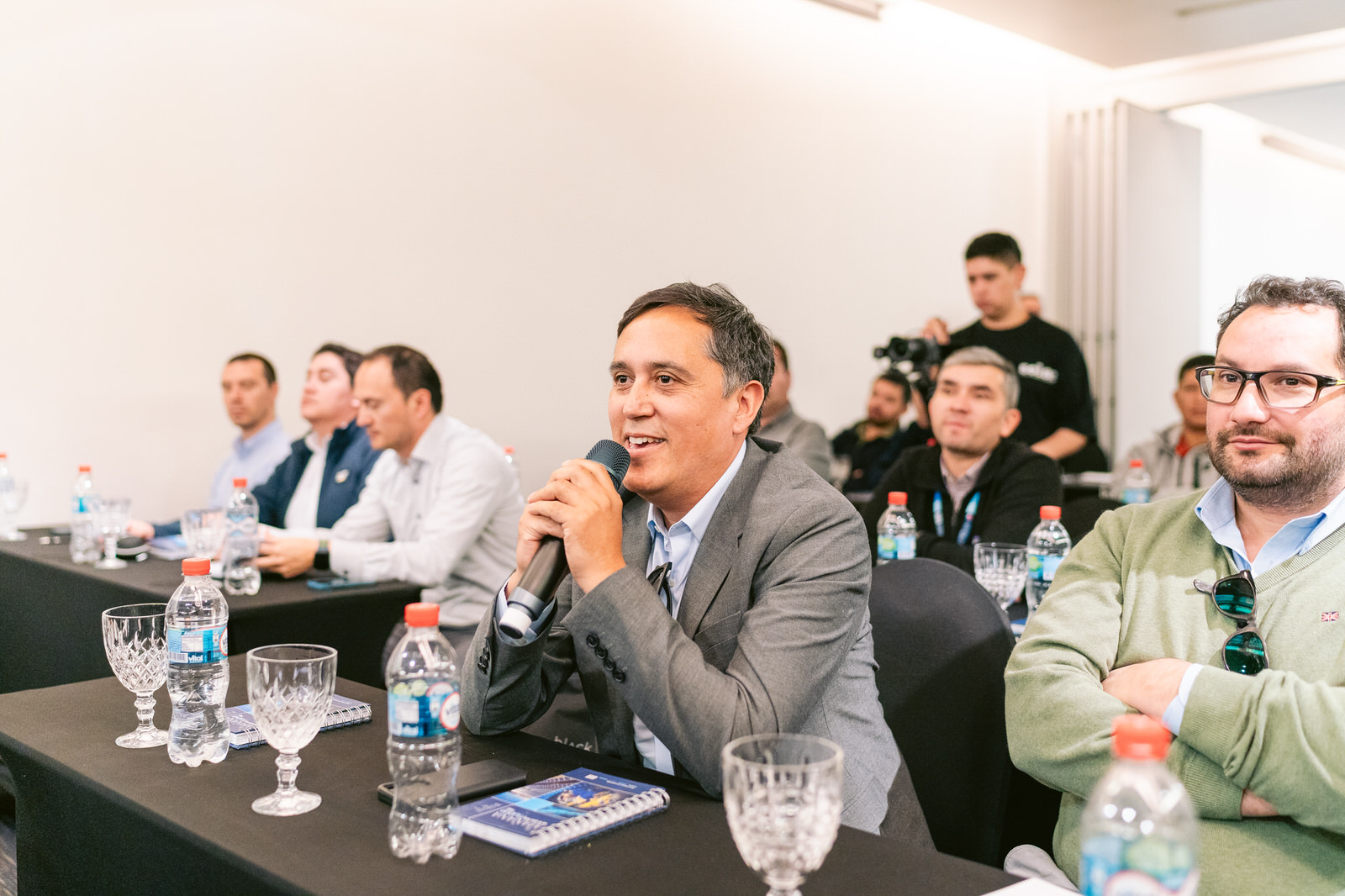 Panel micrófono Seminario WEG Concepción