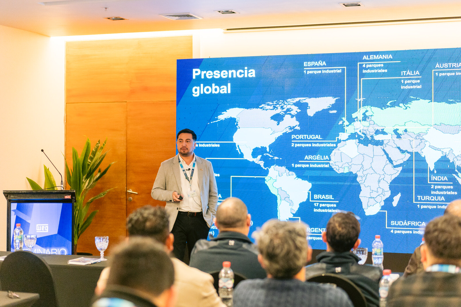 Ponente presencia global Seminario WEG Concepción
